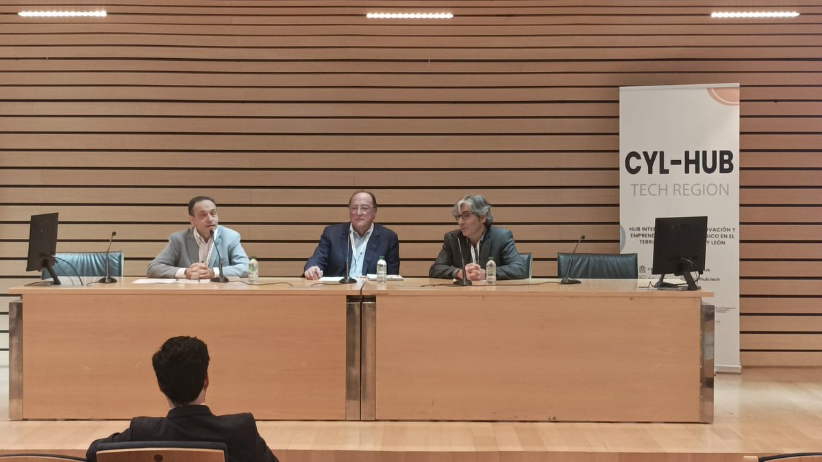 Arranca la 2ª #mesaredonda, titulada ‘Retos de las Corporaciones de Valladolid: Verticales y Tecnologías’, moderada por Javier Escribano (<a href="/ingenierosva/">ingenierosVA</a>) y con la participación de Benjamín Sahelices (<a href="/CPIICyL/">Ing. Informática CyL</a>) y Carlos Moro (<a href="/Matarromera/">Matarromera</a>)