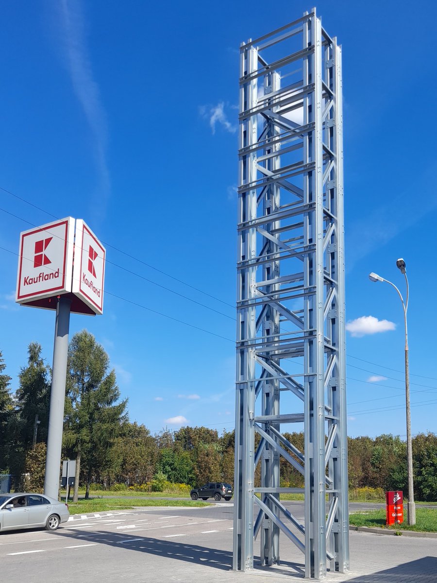 constraco's tweet photo. Z kształtowników Galver można wyprodukować konstrukcje nie tylko obiektów takich jak magazyny czy hale. Pylon pod nośnik reklamowy czyli #GALBOX o nowym zastosowaniu. https://t.co/iq6WYc65V9
