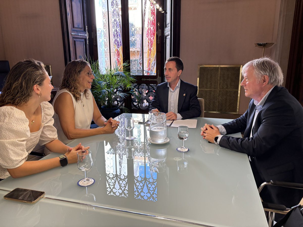 Llorenç Galmés (@ll_galmes) on Twitter photo Ronda de contactes amb el sector turístic per recollir aportacions per la futura llei turística del <a href="/goib/">Govern de les Illes Balears</a> M’he reunit amb l’Agrupació Cadenes Hoteleres i amb la <a href="/EscuelaFelipe/">Escuela Universitaria Felipe Moreno</a> Traslladarem al Govern les seves propostes per redactar una llei que haurà d’aplicar el <a href="/ConselldeMca/">Consell de Mallorca</a>. Ronda de contactes amb el sector turístic per recollir aportacions per la futura llei turística del <a href="/goib/">Govern de les Illes Balears</a> M’he reunit amb l’Agrupació Cadenes Hoteleres i amb la <a href="/EscuelaFelipe/">Escuela Universitaria Felipe Moreno</a> Traslladarem al Govern les seves propostes per redactar una llei que haurà d’aplicar el <a href="/ConselldeMca/">Consell de Mallorca</a>.