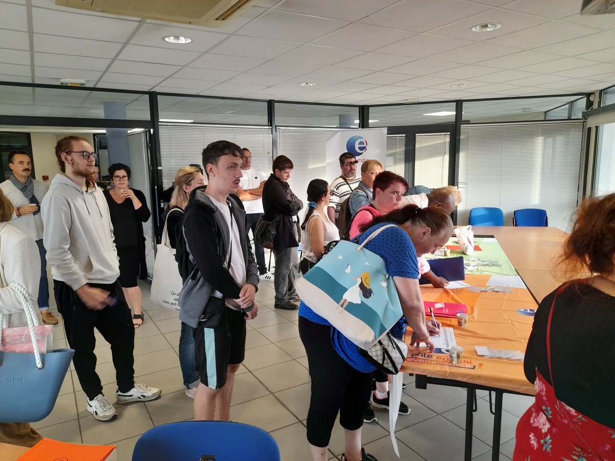 jf_delporte's tweet photo. Belle réussite du #Markethon2023 à #LézignanCorbières hier, 27 personnes ont poussé la porte de 100 entreprises, et on pu recueillir près de 40 offres d'emploi! Et des demandeurs d'emploi qui ont repris confiance 💪
Bravo #AgirAbcd, #PôleEmploi et la #MLOA https://t.co/ET23JJdf0k