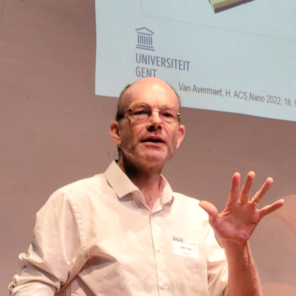 Prof. Zeger Hens of @NanoUGent presents a new view of creating photonics at the #LightAndEnlightenment symposium. What if you can just combine all the functions you want with your inkjet printer? @PhotonicsUGent @ugent @imec_int