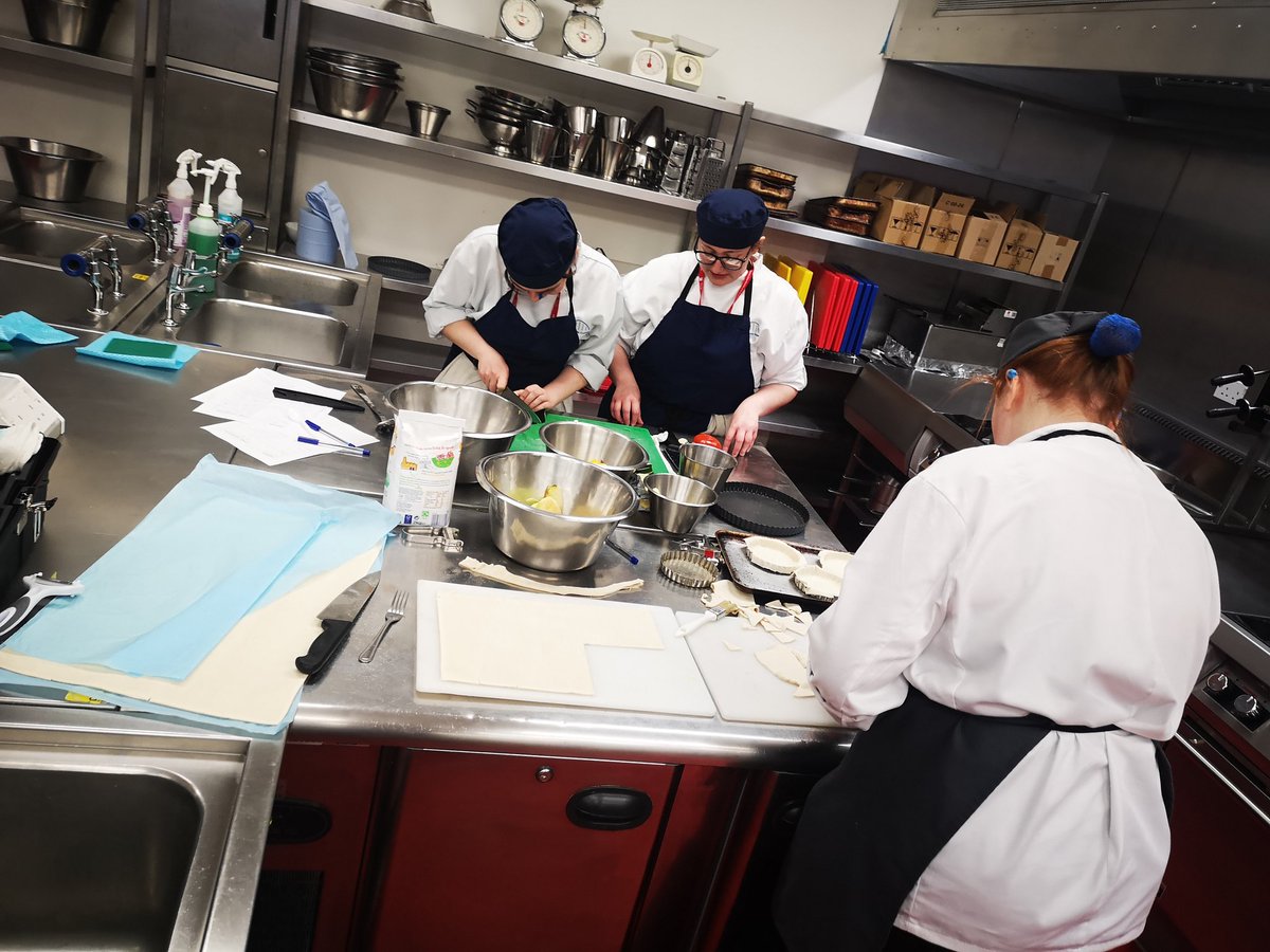 <a href="/Delifreshltd/">Delifresh</a> <a href="/NCLCollege/">Newcastle College</a> <a href="/NCL_Lifestyle/">Lifestyle Academy</a> <a href="/Sooty1966/">Reuben Sutterby</a> Delifresh vegetation 23 passionate masterclass from Rob &amp; Melissa from Delifresh now the students working in teams to produce a winning dish from the selection of seasonal produce