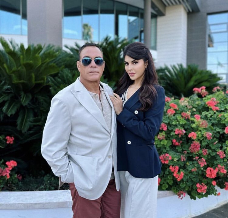 Exclusive : 

JACKIE SIGNED HER BIGGEST HOLLYWOOD FILM !

#JacquelineFernandez and popular hollywood action hero #JeanClaudeVanDamme are set to collaborate for a biggest action entertainer 💥 

All set to release in 2025 !