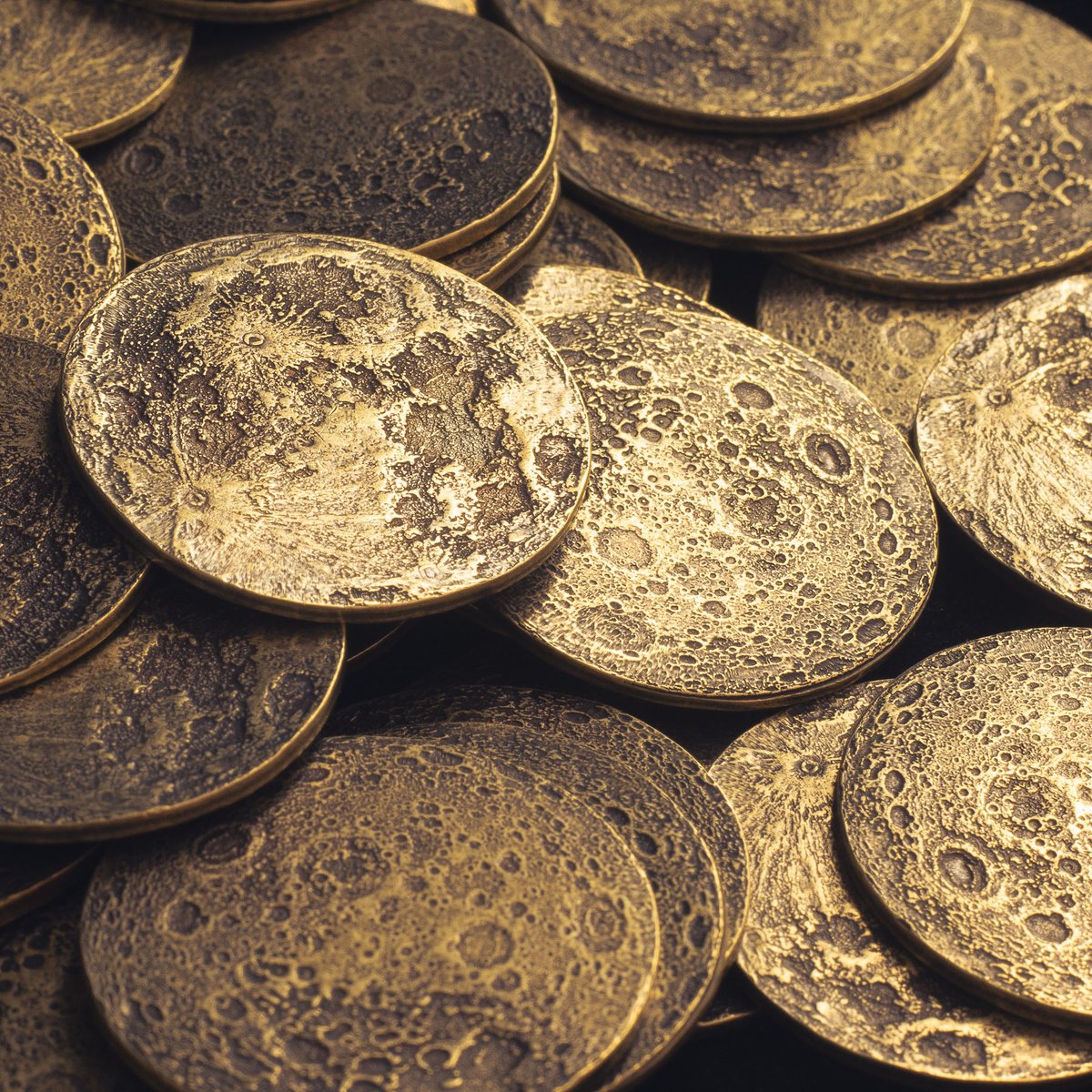 Happy Harvest Moon everybody! 💛🧡🖤 💙
#harvestmoon #supermoon #mooncoins