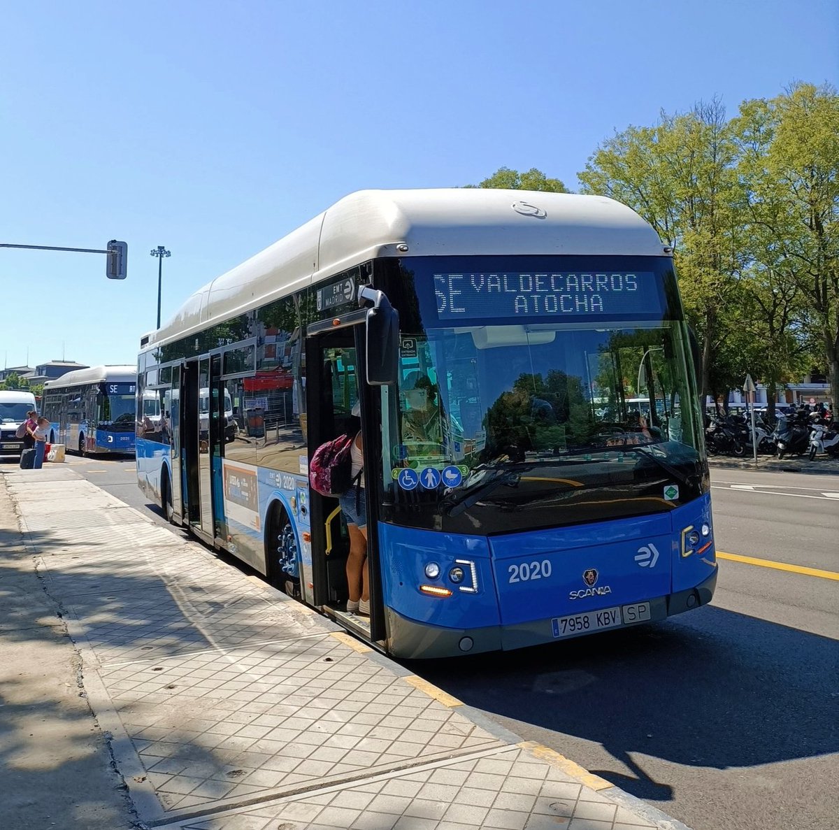 MCMXCII 👨‍💼🚍🌇 tweet media