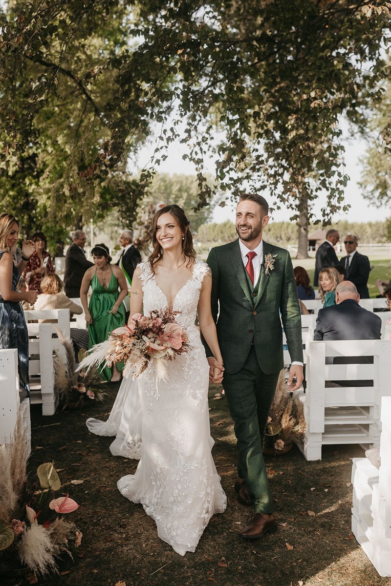 Boho Relais Tenuta Il Cigno wedding with boho floral arrangements and horse ring bearer 🐴💍 rockmywedding.co.uk/tenuta-il-cign…