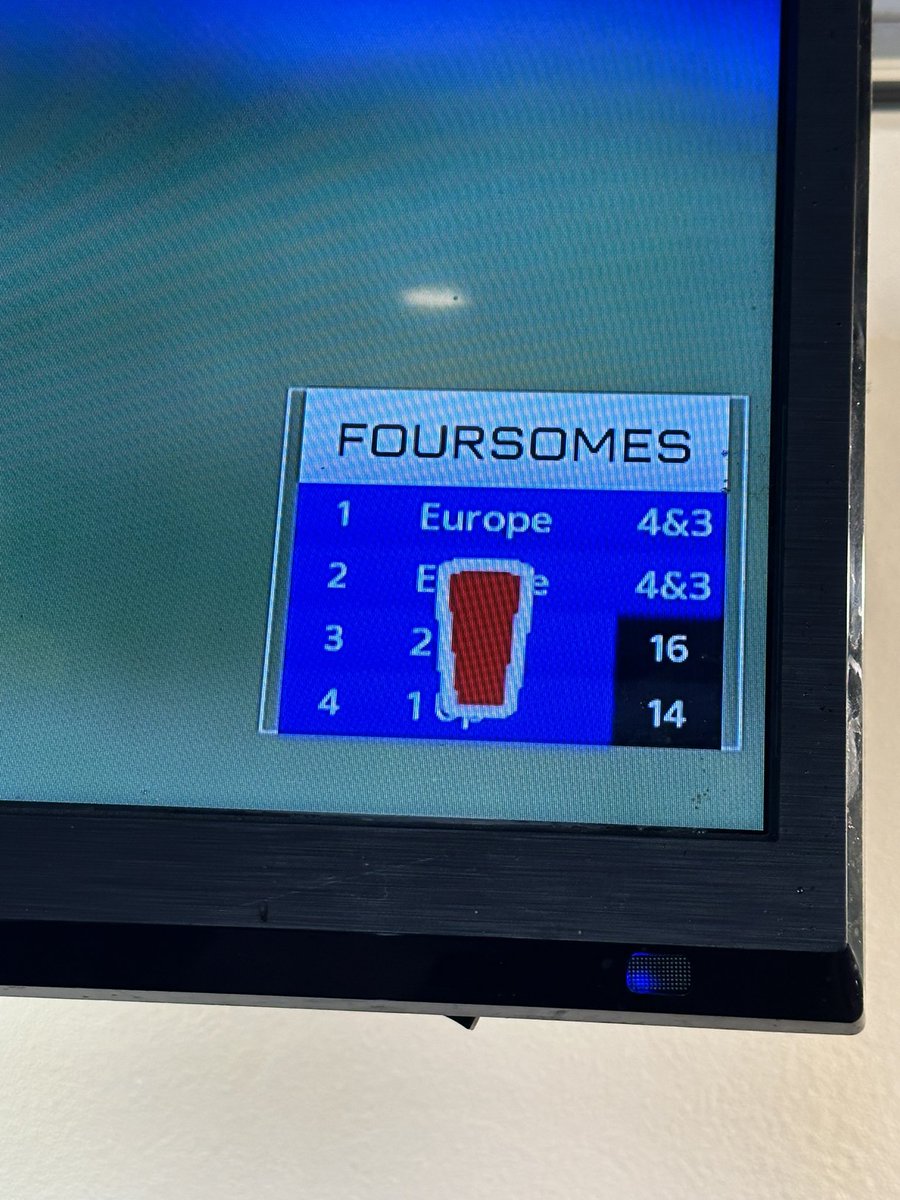 Any danger of moving the red pint glass <a href="/SkySports/">Sky Sports</a> 🤦‍♂️😂
#RyderCup2023