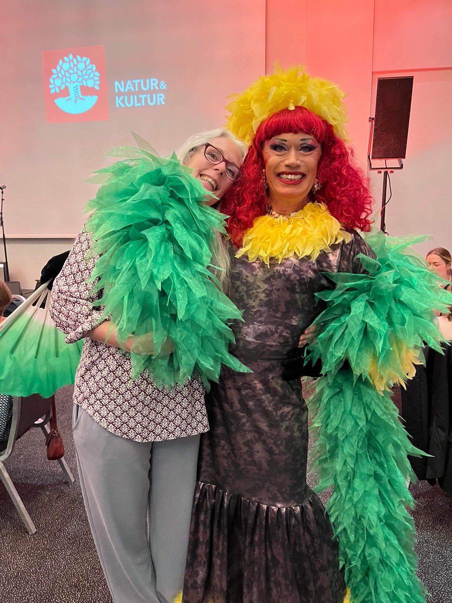 The Queens of the Göteborg Book Fair! 🤩 <a href="/halseanderson/">Laurie Halse Anderson</a> <a href="/naturochkultur/">Natur & Kultur</a> #bokmässan2023