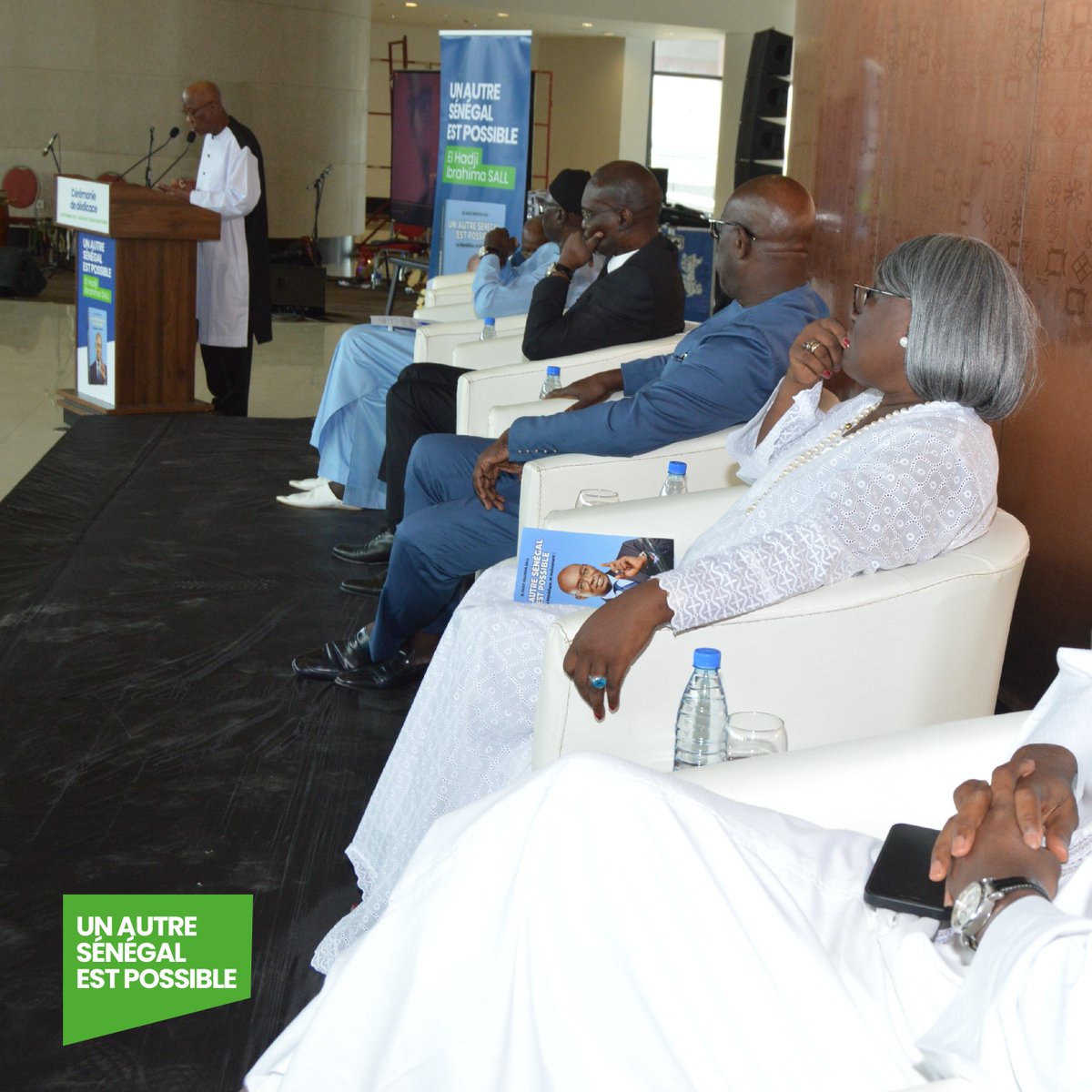 eispdr's tweet photo. Je voudrais par ces mots #remercier toutes les personnes qui ont répondu à mon invitation lors de la cérémonie de dédicaces de mon dernier livre. 
#PDR #senegal #teranga https://t.co/vEgo9JO7Cd