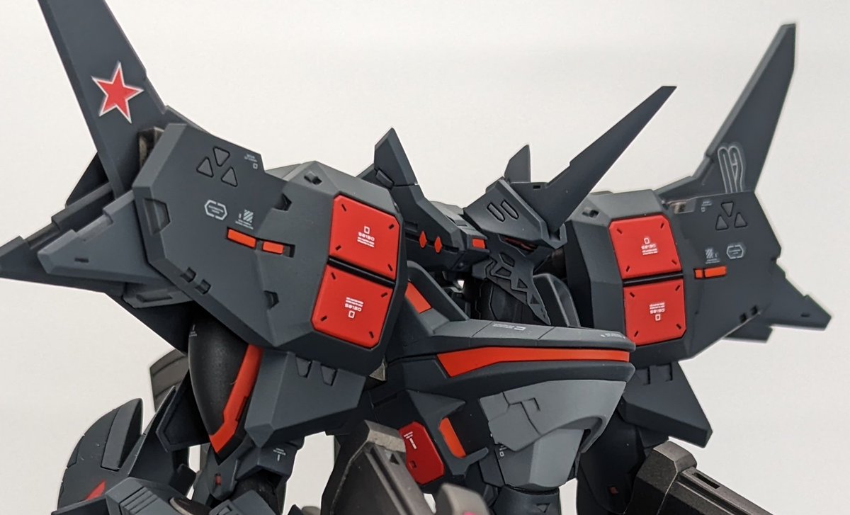 【作品名】Su-47Eビェールクト
【作品コメント】チェルミナートルをベースにビェールクトとの相違点のパーツを3Dプリンターで自作。自分なりにアレンジも入れつ製作しました。跳躍ユニットのパドルがお気に入りポイントです。

#マブラヴコン