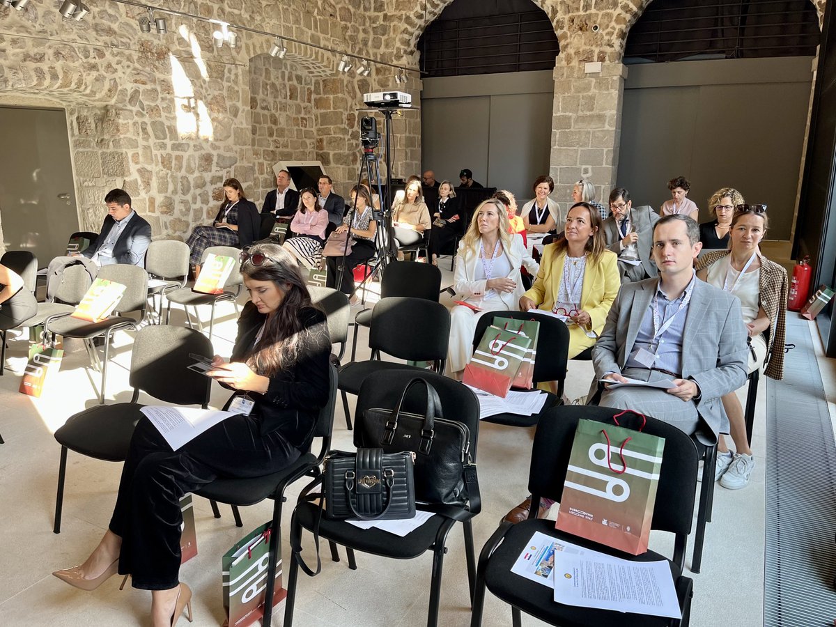 YvesCharmont's tweet image. Dernier jour pour le séminaire sur la communication publique autour des stratégies macro-régionales @clubofvenice #clubofvenice avec des interventions croisées sur le thème du travail en commun. ⁦@cap_com interviendra sur ⁦@_Eusalp⁩ #compublique #capcom23