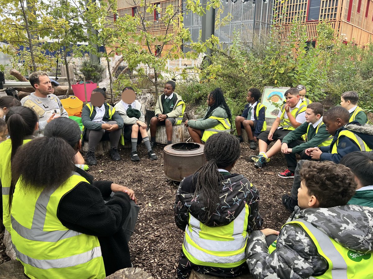 AlbionPrimary's tweet photo. Our Year 6 pupils had a great time at Paper Gardens this week to learn more about growing in our local environment!
#APSpartnerships
#APScommunity https://t.co/1jePjoRcb5