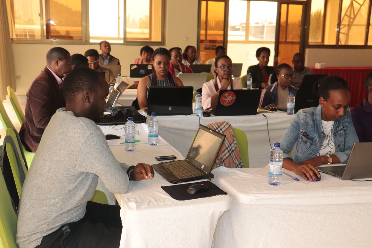 UR_CEBE's tweet photo. #Happeningnow: 35 students who specialized in Health Informatics and qualified for graduation are being trained on writing publishable manuscripts for both Conference and Journals and identify relevant Scopus Journals and Conferences. @Uni_Rwanda https://t.co/r0XTzVWNiZ