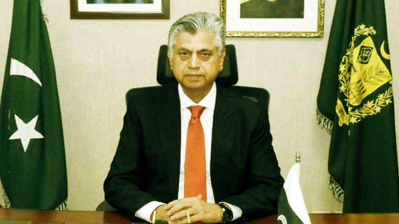 pakco_updates's tweet image. #Sept30 
1. @murtazasolangi has rejected all reports &amp;amp; rumors saying that Rs 5000 bank note will be banned from circulation. He clarified no such notification has been issued by the @FinMinistryPak and demonetization rumors are not true.
#Pakistan #Islamabad #Saturday #News