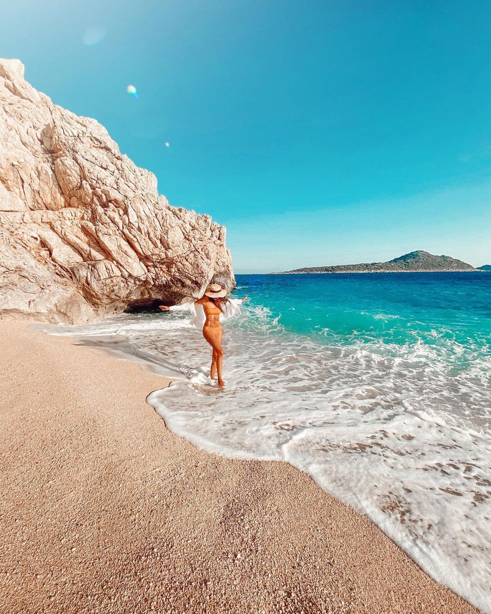 GoTurkiye's tweet photo. A quintessential coastal retreat in Antalya, Kaputaş Beach is the spot to relax and unplug from technology. #Antalya

A beachy gem you simply need to bookmark for your next holiday, it has a white sand beach with a quiet, laid-back vibe.

📸 IG: eylmbc https://t.co/DvyGHfCxeW