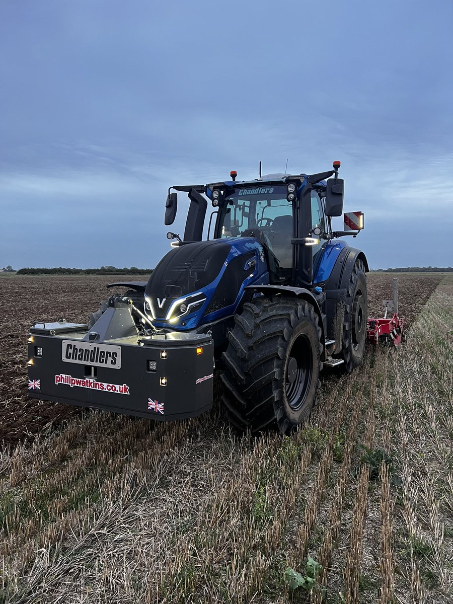wigtoftfarmer's tweet image. Found some extra power for a day or two courtesy of Alex Smith from @chandlersfe. Thank you for a great demo. @ValtraGlobal #Qseries