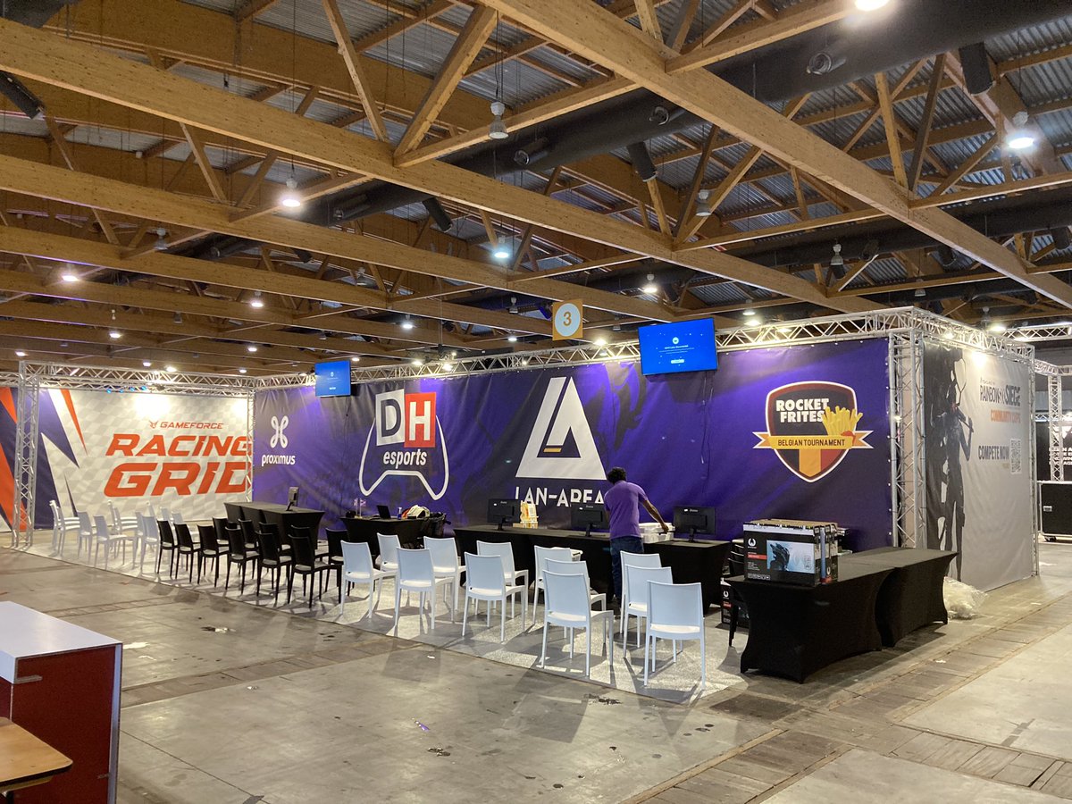 LanArea5's tweet photo. Montage en cours @GameForceBE ! 💪 https://t.co/AKdU3eGs8v