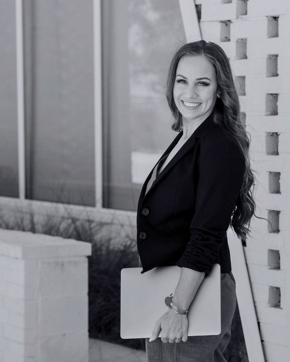 _Staci_Gray's tweet image. It's Friday!  🎉
Let's finish strong! ! 💪What are we tackling today? 🌟

I’m working on getting the right tech team to streamline our operations even more, so we can serve trapped entrepreneurs faster! 

#Motivation #WeekendIsComing #Hustlemode #Epicday #Todaysgoals