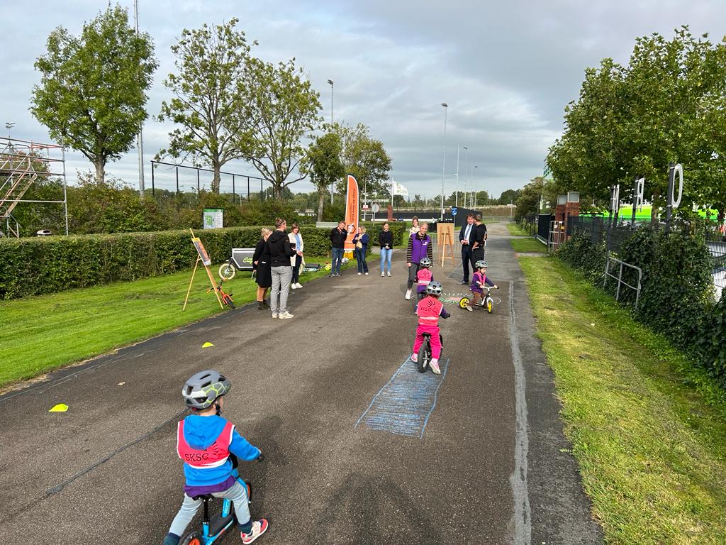 Vanochtend was gedeputeerde <a href="/BramSchmaal/">Bram Schmaal</a> bij ons op werkbezoek. Geslaagde ochtend over het belang van sport/bewegen en over het in beweging brengen/houden van Groningers, van jong tot oud, met en zonder beperking. Samen werken aan een gezond Groningen <a href="/provgroningen/">Provincie Groningen</a>
#blijfbewegen