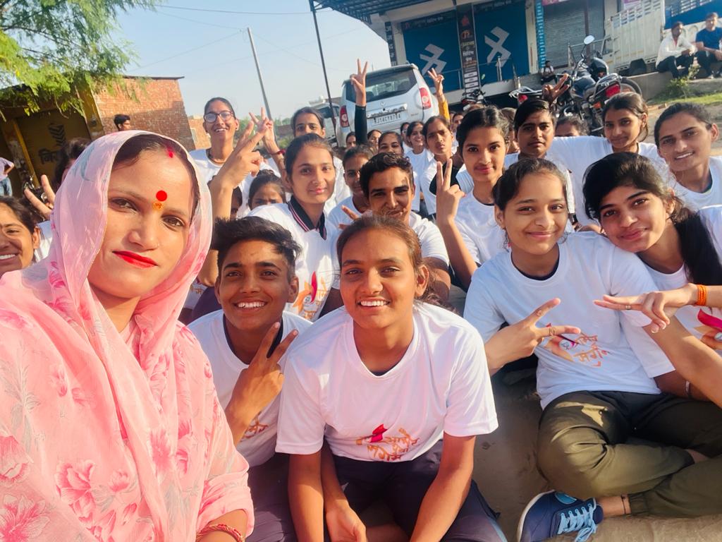 BadamDeviBJP's tweet photo. रन फ़ॉर आमेर युवा संगम का चौथा चरण आज आदरणीय श्री @DrSatishPoonia जी के नेतृत्व में जालसू में सम्पन्न हुआ , आमेर में युवाओं का जोश,जुनून, के साथ कारवाँ दिनोंदिन बढ़ रहा है आमेर में ज़ोरों से कमल खिलाना निश्चित है ।#RunForAmer #AmerYuvaSangam https://t.co/lFacZsHISS