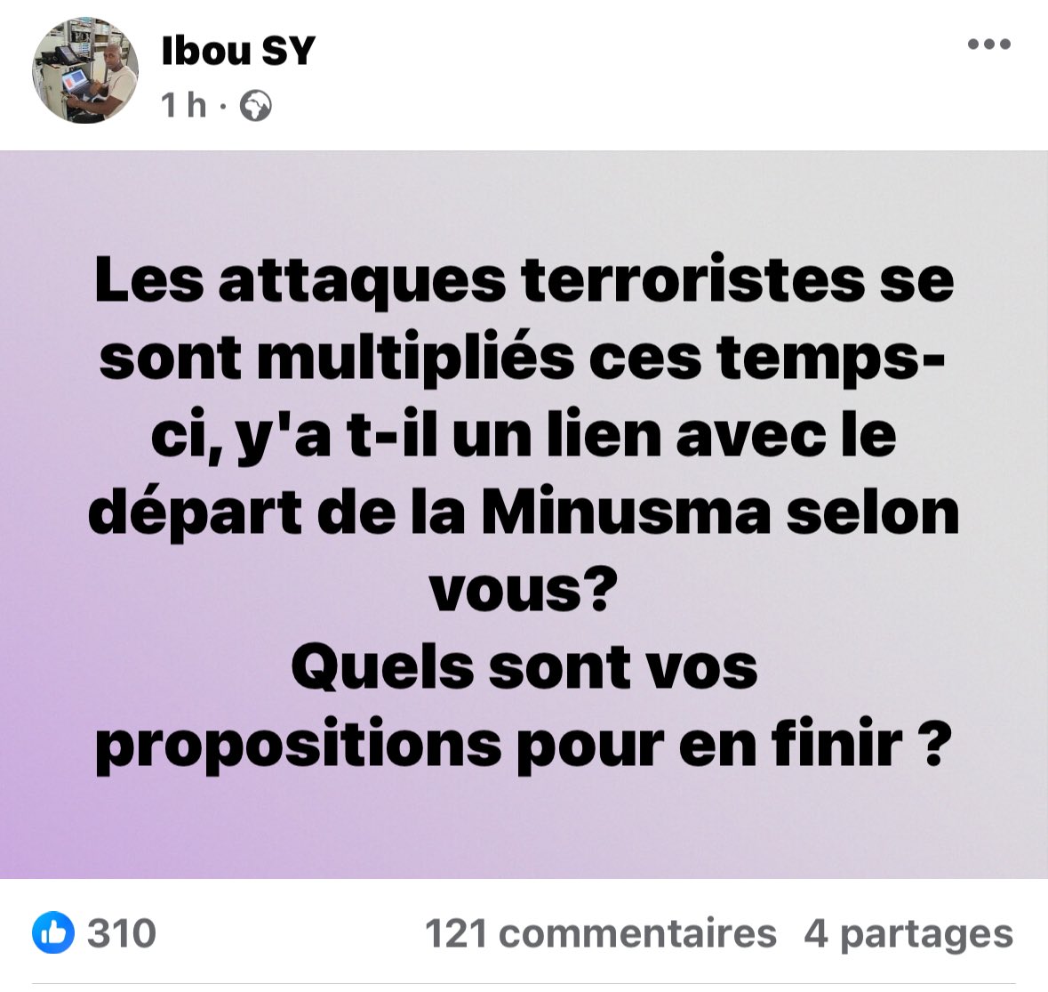#Mali un activiste « videoman » acteur de la propagande pro junte au #Mali 🇲🇱 change de langage. Après avoir fait croire que chasser Barkhane, la #France 🇫🇷, la #Minusma, quitter le #G5sahel…et lécher les bottes des russes va transformer le pays en paradis, aujourd’hui il
