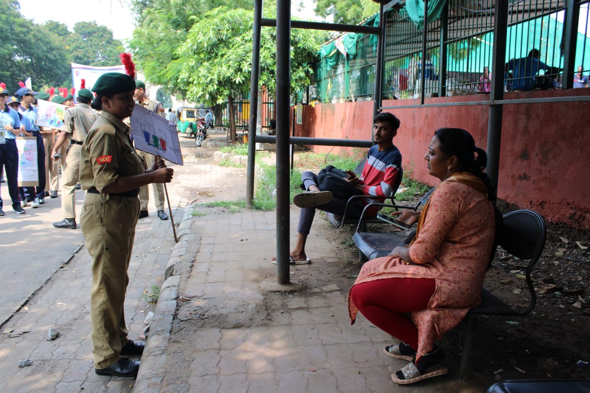 1gctrncc's tweet photo. CDTs from 1GCTR appreciated the contributions of "Safai Mitra" in keeping the surroundings clean. CDTs also conducted a rally creating awareness of Reduce, Reuse and Recycle under #SwachhataHiSeva on 29th September.
@HQ_DG_NCC
@PMOIndia
@NCC_Dte_Gujarat
@NarendraChaarag https://t.co/QMi2ouFh9T