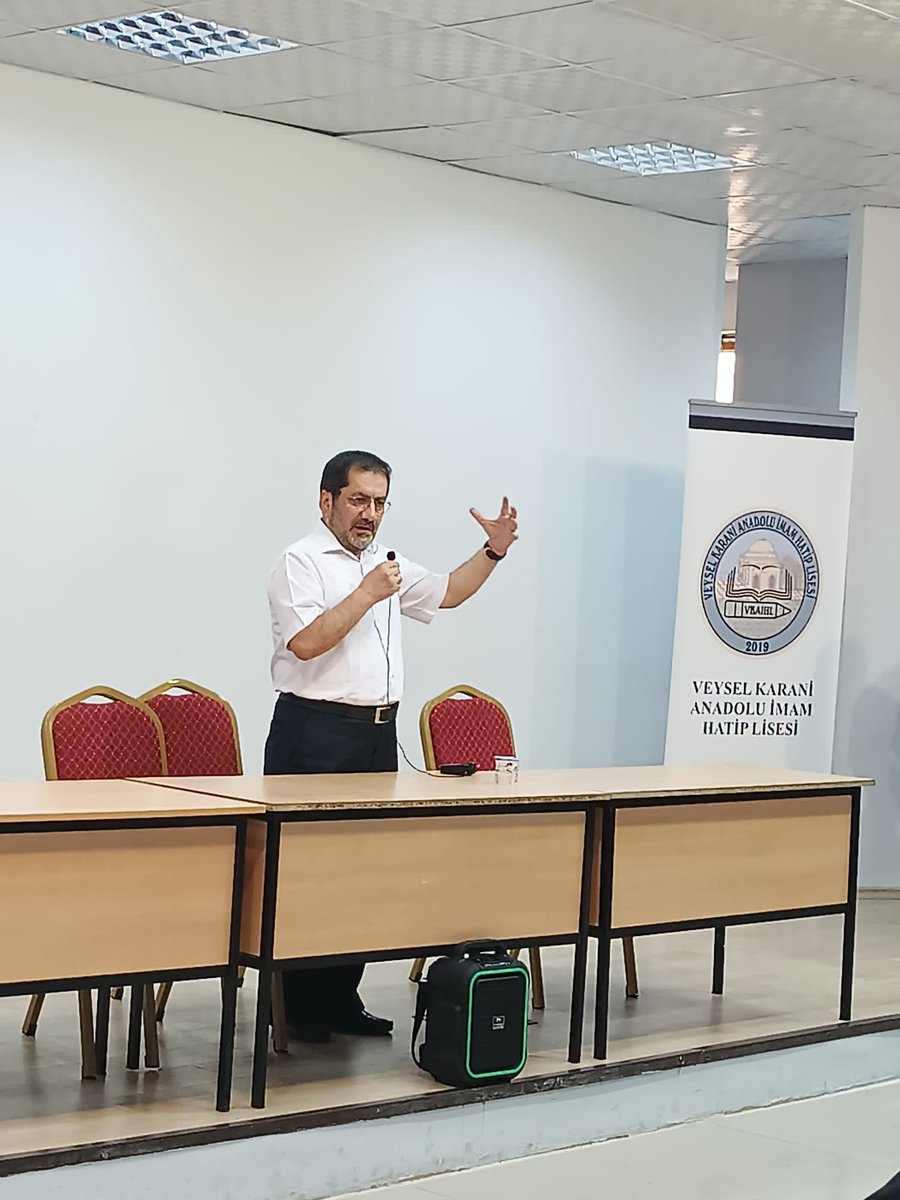 VKaihl's tweet photo. Okulumuzda düzenlenen Mevlit Kandili programına katılımlarından dolayı tüm misafirlerimize teşekkür ederiz.Günün anlam önemini belirtmek üzere misafirimiz Siirt Üniversitesi İlahiyat Fakültesi Öğretim Üyesi Doç.Dr. Abdülkadir KARAKUŞ sohbette bulundu. https://t.co/ez5ZbnNvNO