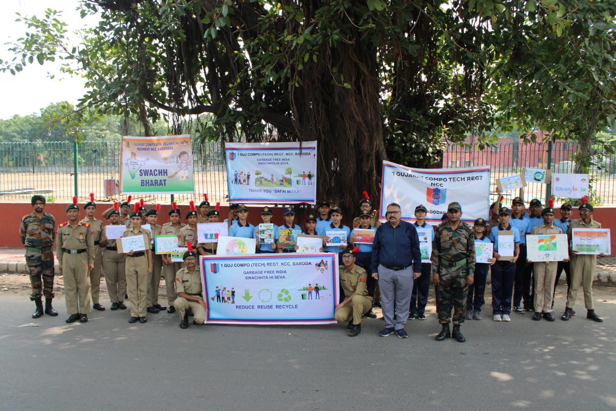 1gctrncc's tweet photo. CDTs from 1GCTR appreciated the contributions of "Safai Mitra" in keeping the surroundings clean. CDTs also conducted a rally creating awareness of Reduce, Reuse and Recycle under #SwachhataHiSeva on 29th September.
@HQ_DG_NCC
@PMOIndia
@NCC_Dte_Gujarat
@NarendraChaarag https://t.co/QMi2ouFh9T