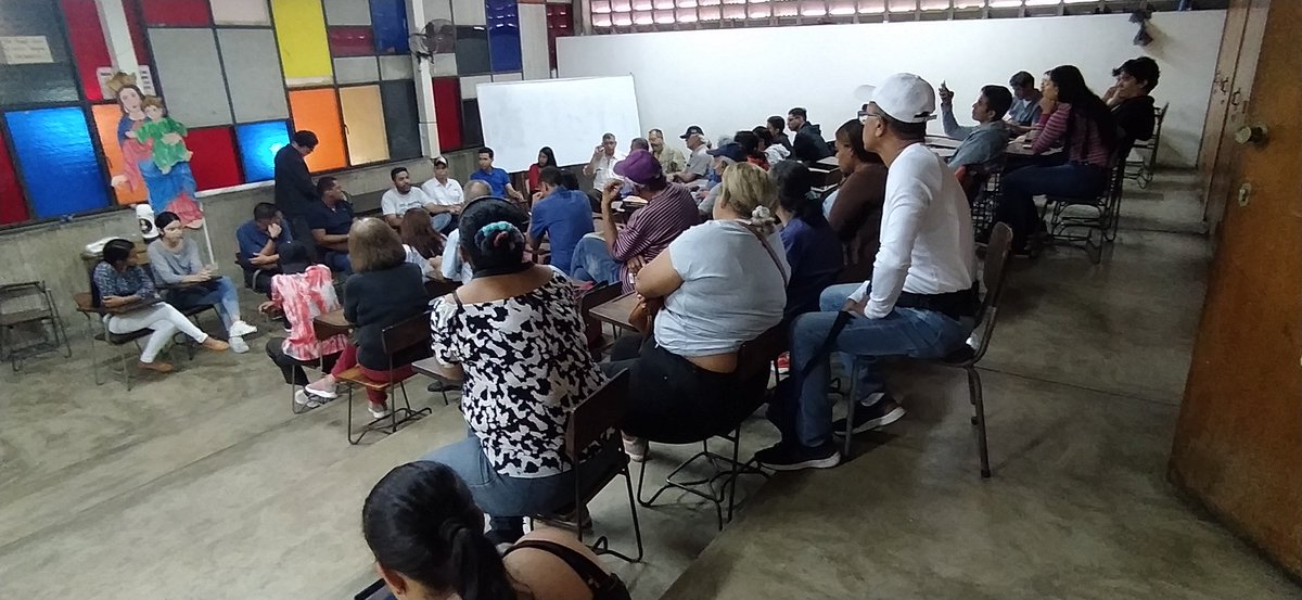 VpaSanta's tweet photo. Excelente 1er Encuentro con Líderes Juveniles de Caracas en la Parroquia con el Conversatorio Hablemos d Primarias muy motivadora la Juventud del País evento organizado por Líderes Políticos y Sociales @RedesVP @VoluntadPopular @Actvito_Caracas @AngelSubero @JavierAVzla #Caracas https://t.co/5g6G5xG4dD
