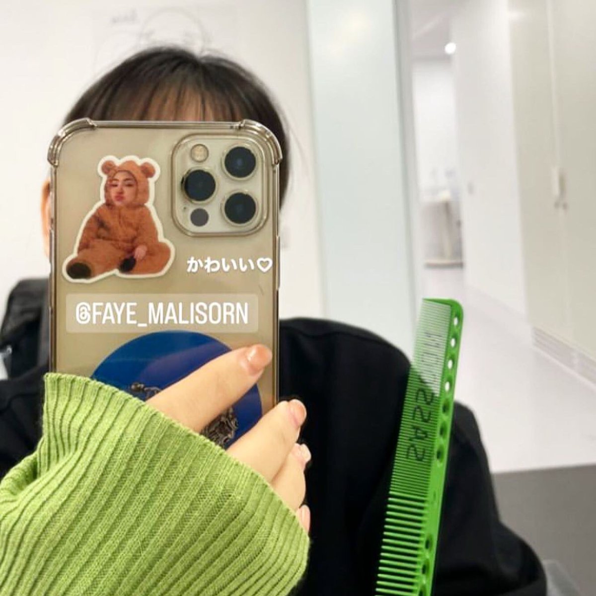 bringmefaye's tweet image. คุณ sylviaw_hair และคุณ ohapeka โพสต์รูปสติกเกอร์ Baby Mali ที่คุณมะลิพกไปแจกในคลาสด้วย เป็นสติกเกอร์ที่แฟนๆ ทำให้ก่อนเดินทางไปประเทศอังกฤษ น่ารักมากๆ เลย💛

#ฝ้ายสุภาพร
#faye_malisorn 
#sassoonacademy