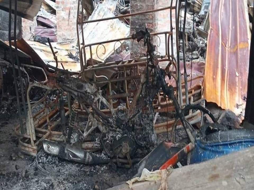 YeSoe91920267's tweet image. Terrorist military column marching ahead into #Palaw township burnt down 33 homes, several vehicles such as cars, tractors etc., demolished houses not less than 10 by the shelling and themselves and killed 5 people in 4 villages from Sep 15 to 18.
#2023Sep29Coup
#WarCrimesOfJunta