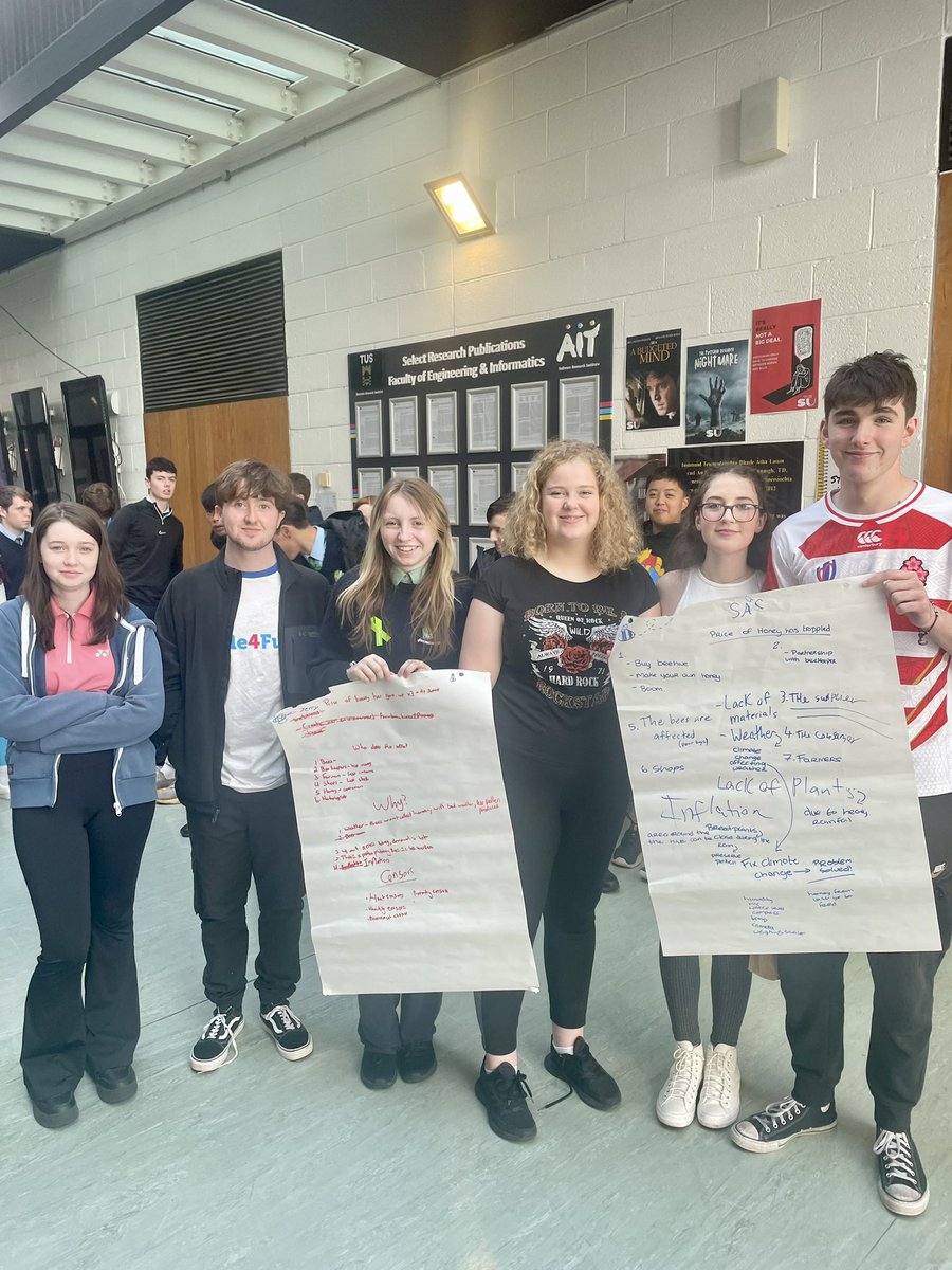 Karol_Fitz's tweet image. 🌱New transition year #Code4Fun students took their first step towards a sustainable future! Today they conducted early tests to measure effective transmitting distance & temperate sensing using #microbits for a self sustaining ecosystem🌍. Exciting times #WeAreTus