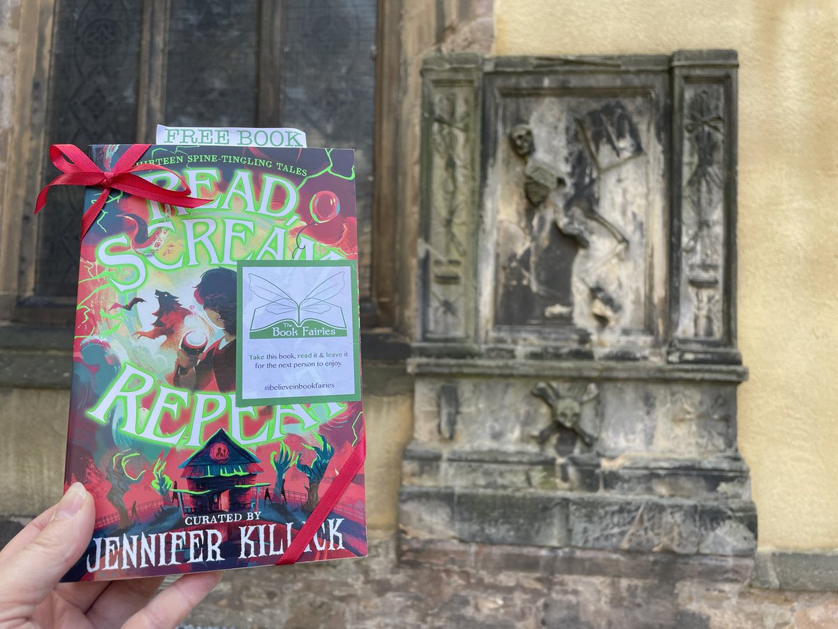 “Do you enjoy a heart-lurching jump-scare?”

#TheBookScaries are gearing up for spooky season by sharing copies of #ReadScreamRepeat! Watch out for this terrific anthology lurking in a hiding place near you…

#ibelieveinbookfairies #TBFHarperCollins #Edinburgh 
@BooksandChokers