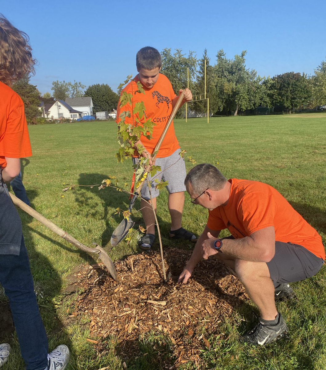 Today, students commemorated the National Day for Truth &amp; Reconciliation by planting trees to honour survivors of residential schools, those who did not survive, and their families. 
May the roots grow deep and strong for generations.
#NationalDayforTruthandReconciliation 🧡