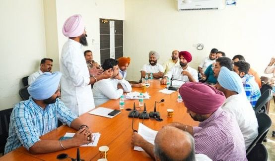 INCPunjab's tweet photo. PCC President @RajaBrar_INC held a meeting with party workers &amp; discussed strategy to strengthen the social media structure of the party at grassroots level. During this meeting, AICC Incharge Punjab social media @AmarjeetsINC was our special invitee. @SupriyaShrinate @RuchiraC https://t.co/m2p9LVMBg9