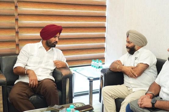 INCPunjab's tweet photo. PCC President @RajaBrar_INC held a meeting with party workers &amp; discussed strategy to strengthen the social media structure of the party at grassroots level. During this meeting, AICC Incharge Punjab social media @AmarjeetsINC was our special invitee. @SupriyaShrinate @RuchiraC https://t.co/m2p9LVMBg9