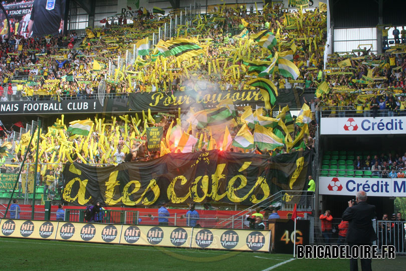 stormaxou's tweet photo. Il y a 10 ans :

- Nous chantions "#LeRCKaPerduSonTifo"
- On battait Rennes 1-3 avec notamment un but controversé de Lucas Deaux

Mais surtout, près de 3 000  supporters réunis derrière le FC Nantes ; bien loin des 500 "autorisés" par @bretagnegouv.. https://t.co/c3r1oqGT5z