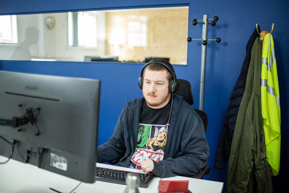 WeAreDISCmcr's tweet image. Huge warm welcome to all interns at DISC. Fab first week in our new studios. Thank you for the dream tech team helping Matt set up our new equipment. #backtocollege #solutionsnotproblems #itskills #digitalskills #freshersweek #digitalinternship