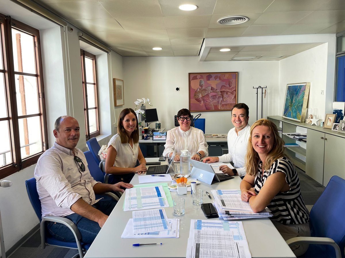 ToniFerragutM's tweet photo. 📉Aquesta setmana hem finalitzat la ronda per tancar el Pressupost del @ConselldeMca, amb els Departaments de Cultura i Promoció Econòmica i Desenvolupament Local. https://t.co/yBlXlpq045
