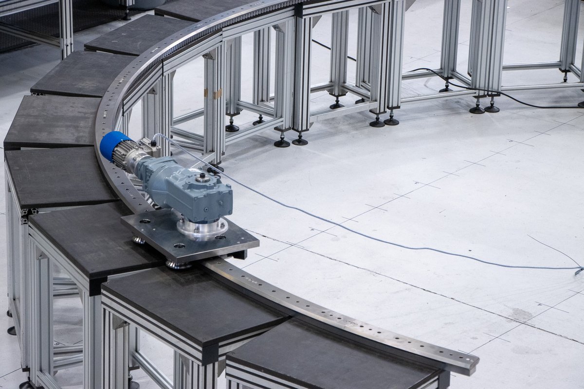 HepcoMotion's tweet image. Check out this huge HDRT rack driven ring assembly, suitable for high load, circular motion applications. Our large heavy duty segmented ring assemblies are available in literally unlimited diameters.

#tracksystem #curvedmotion #rotarymotion #circularmotion #HepcoMotion