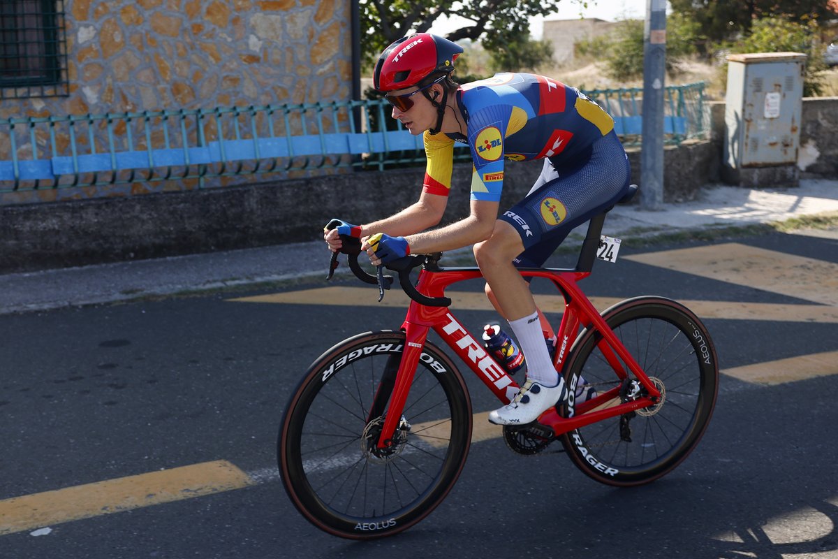 LidlTrek's tweet photo. #CROrace @A_Hellemose comes in just outside the top 10 on the brutal uphill sprint 😮‍💨 https://t.co/Yam3HBsmou