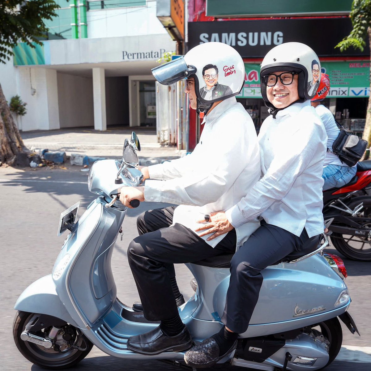 Satu Vespa, Sejuta Saudara!

Selamat akhir pekan semua…