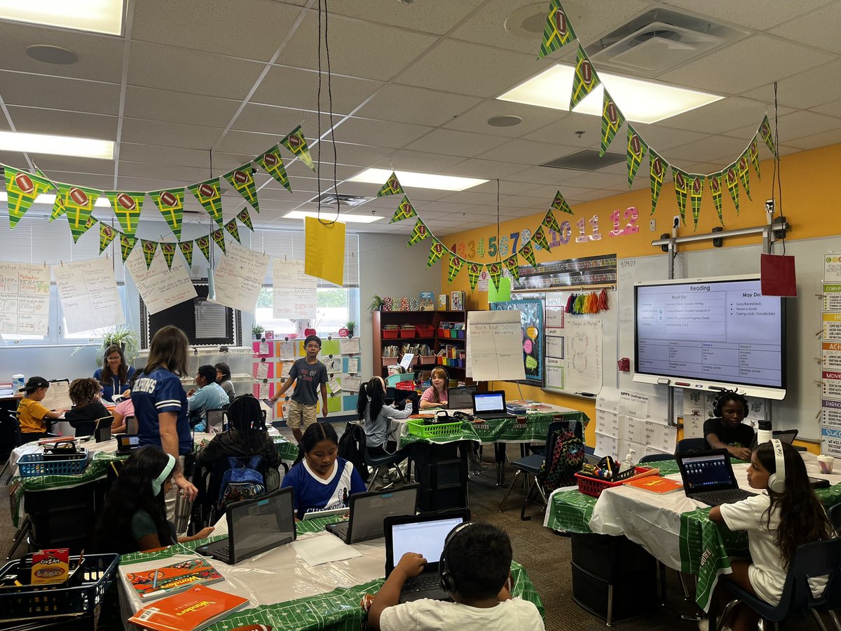 NAllen_OCPS's tweet photo. Competing against other teams in various sports related activities when showing superb working skills during centers? Yes please! 3rd grade students @ApopkaES_OCPS were so excited to show off their skills for #ocpsRYS @CDLocps @ocpsPL https://t.co/JrlNZVWYyg