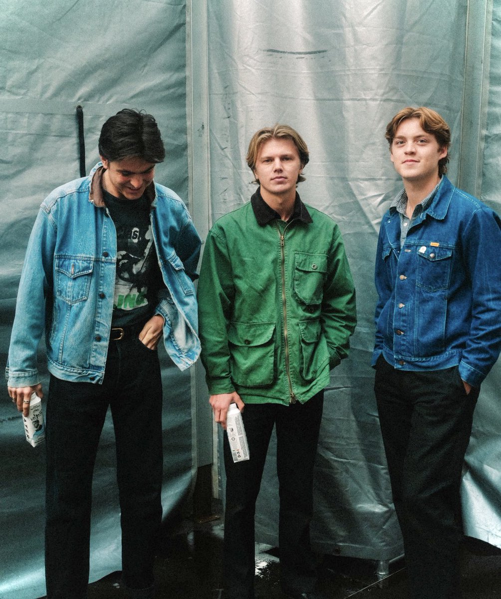 SongCrawler's tweet photo. New Hope Club (@NewHopeClub) has recently written two new songs, “Trainwreck” and “Purple Hazin’,” with Dave Villa (@edgehillmusic) and Josh McClelland (@jm_mcclelland). https://t.co/PanbctFfoI