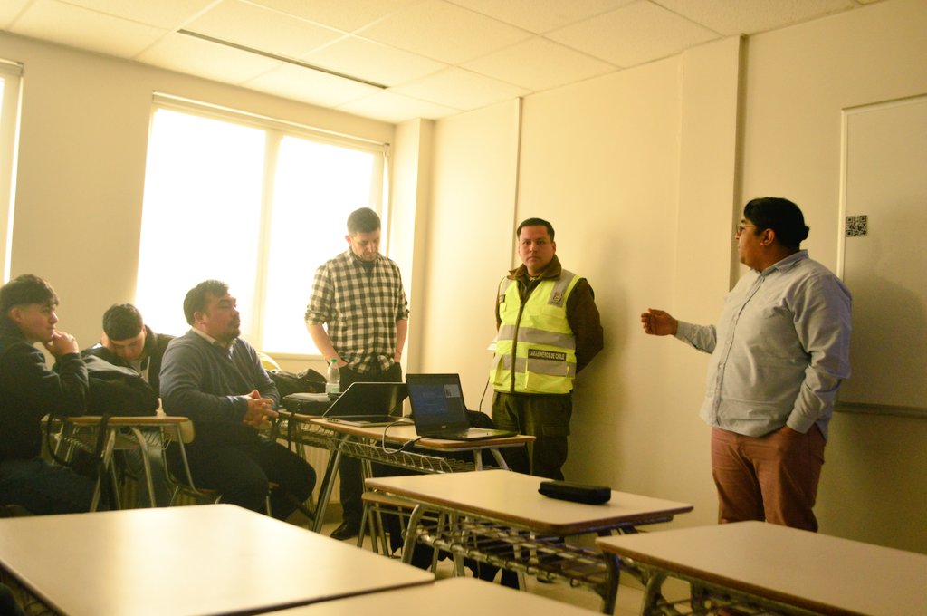 MTTAysen's tweet photo. 🍃 #DíaSinAuto
Para informar y concientizar, @conaset @Carab_Aysen y @cicleayque realizan charlas a alumnos de Inacap sobre convivencia vial, movilidad sustentable y proyecto de transporte urbano #Coyhaique.
🔹️En este día te invitamos a hacer la diferencia, baja un cambio https://t.co/YOrGQBkdJI