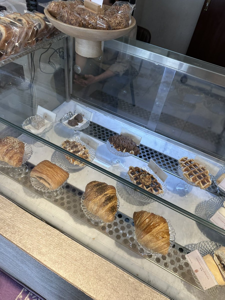 وصل كافيه ☕️🤎
مكان هادي ورايق ومريح 🧘🏼‍♀️
القهوة ممتازة وحلى الوافل لذيذ😋