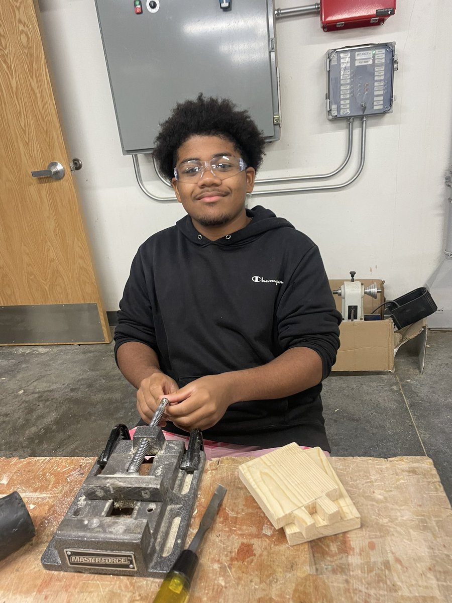 Schwarzer96's tweet photo. “When am I going to use this…fractions?”; Woods class is putting fractions to use while making boxes
#GoCavsGo #ProudToCallOurHomeCC https://t.co/9lAOxSo92X
