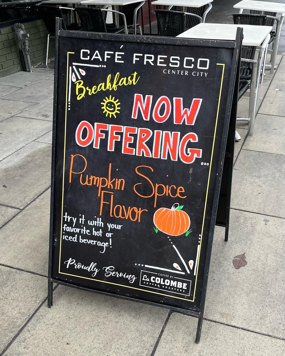 HarrisburgDID's tweet image. Definitely starting to look and feel like fall here in downtown #HarrisburgPA! 🍂 @CafeFrescoCC has gotten their pumpkin spice on, and our seasonal welcome banners are up! 🎃
There’s a slight chill to the air - warm up with a cozy latte from Café Fresco for #NationalCoffeeDay! ☕️