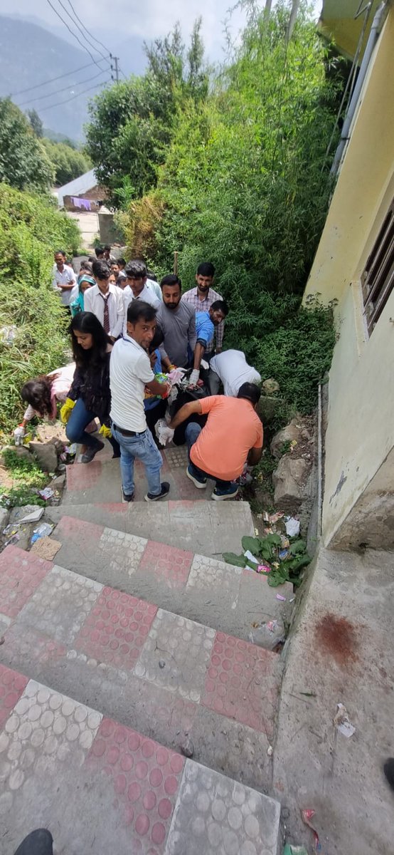 bdochenani's tweet photo. Working towards sustainable cleanliness in Pyt. Kud upper, taking it to the #ODF Plus model village status. 

Let's keep the momentum going!
#SwachhataHiSeva 
#SwachhBharatMission 
@dioudhampur 
@jkrddpr 
@swachhbharat 
@MoJSDDWS 
@MIB_India 
@MoJSDoWRRDGR 
@CBCUdhampur
@PTI_News https://t.co/Sz4RdSSqOX