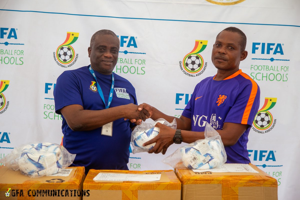 gheduservice's tweet photo. FIFA donated 30,000 Case 4 Size footballs to GES to be distributed to 6,000 Basic Schools across the country for pupils between the ages of 7 and 14 years to use. 

Mr Michael Ntow Ayeh, Director for Sports, received the items on behalf of Management. https://t.co/UxB4IgUXyY